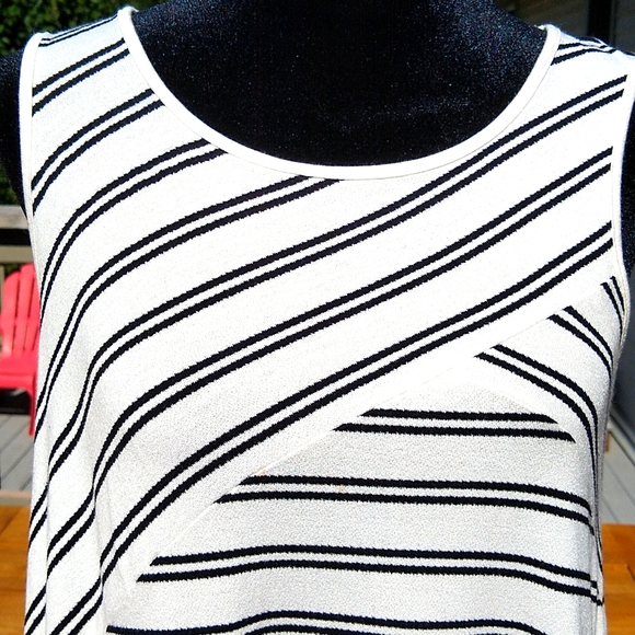 black and white tank top Size Small - Picture 8 of 8